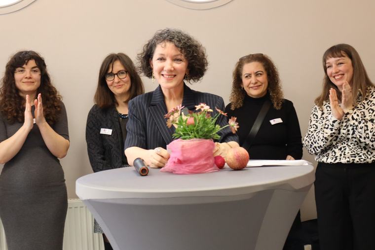 Fünf Aktive von mifem e.V. bei der Eröffnungsveranstaltung